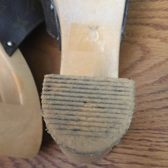 VINTAGE MULES CLOGS WOMENS 40 BROWN COATED CANVAS PLASTIC PLATFORM HEELS BOHO - Picture 11 of 16